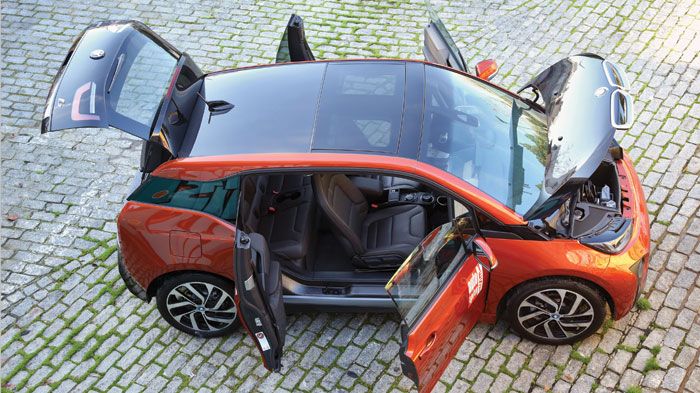 Φουτουριστική είναι η όλη εικόνα της BMW i3, που διαθέτει και αντικριστά ανοιγόμενες πόρτες.	